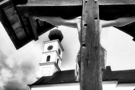 Wernstein Kirche und Kreuz-2.jpeg