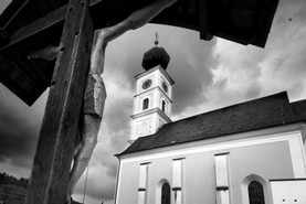 Wernstein Kirche und Kreuz.jpeg